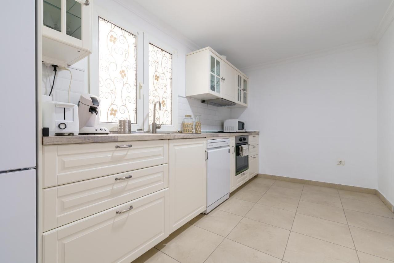 Chic Beachfront Flat With Amazing Sea Views And Private Indoor Parking Apartament *