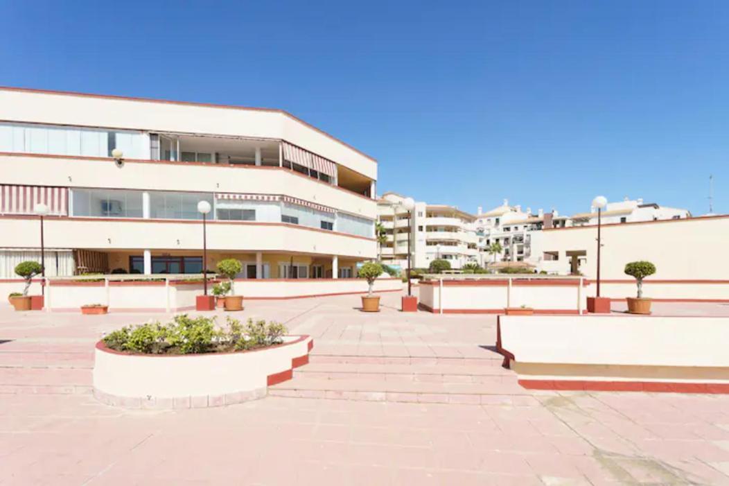 Appartement Chic Beachfront Flat With Amazing Sea Views And Private Indoor Parking *