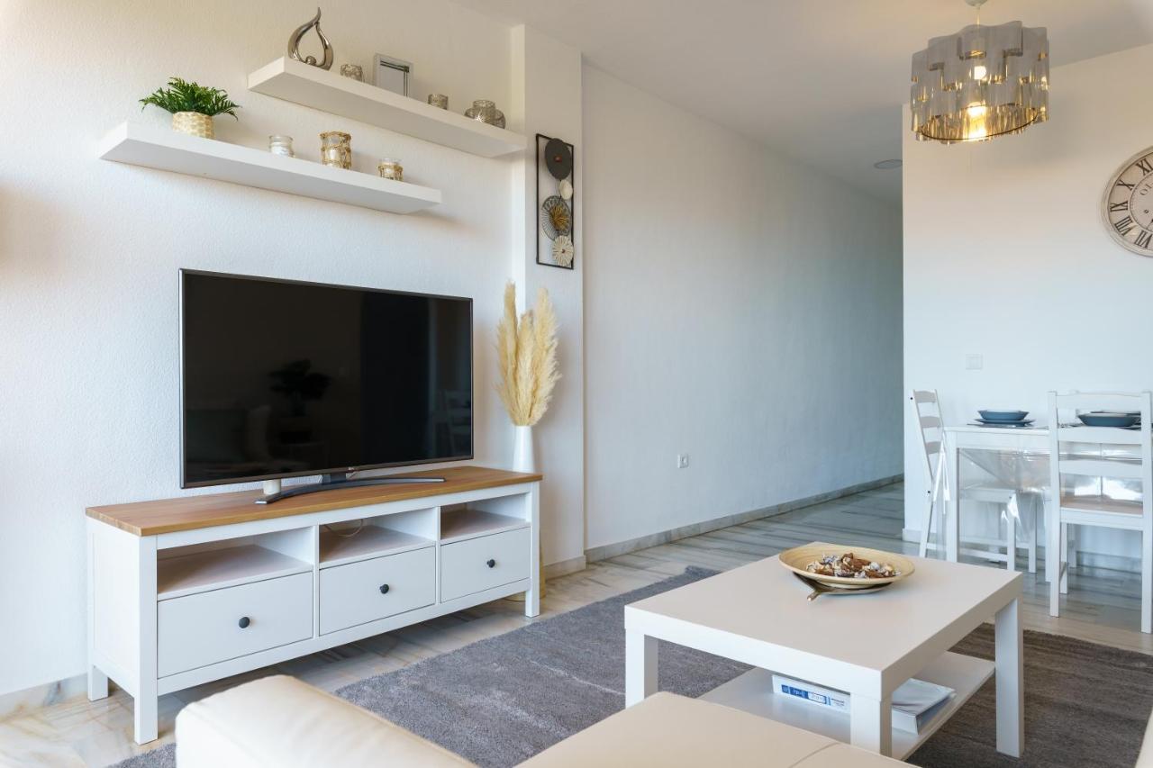 Chic Beachfront Flat With Amazing Sea Views And Private Indoor Parking Apartment Benalmádena